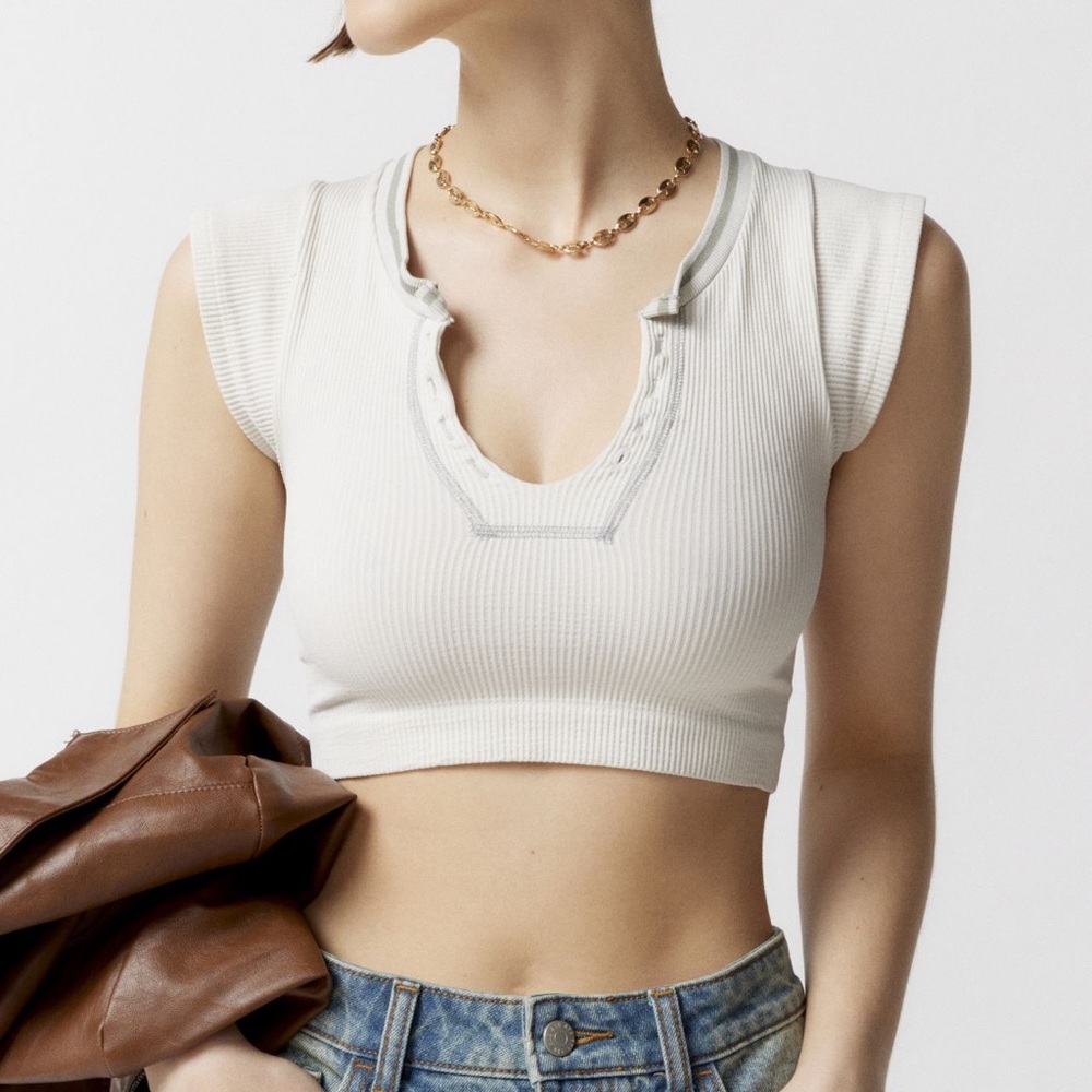Urban Outfitters Go for Gold Seemless Top Ivory XS/S